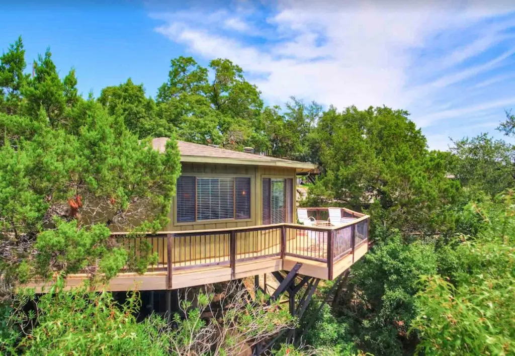 This Treehouse on the lake is one of the romantic cabins in Texas