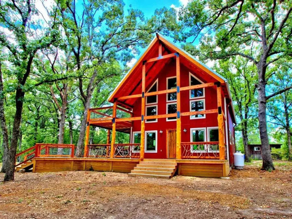 Cabin with hot tub in Wills Point, Texas