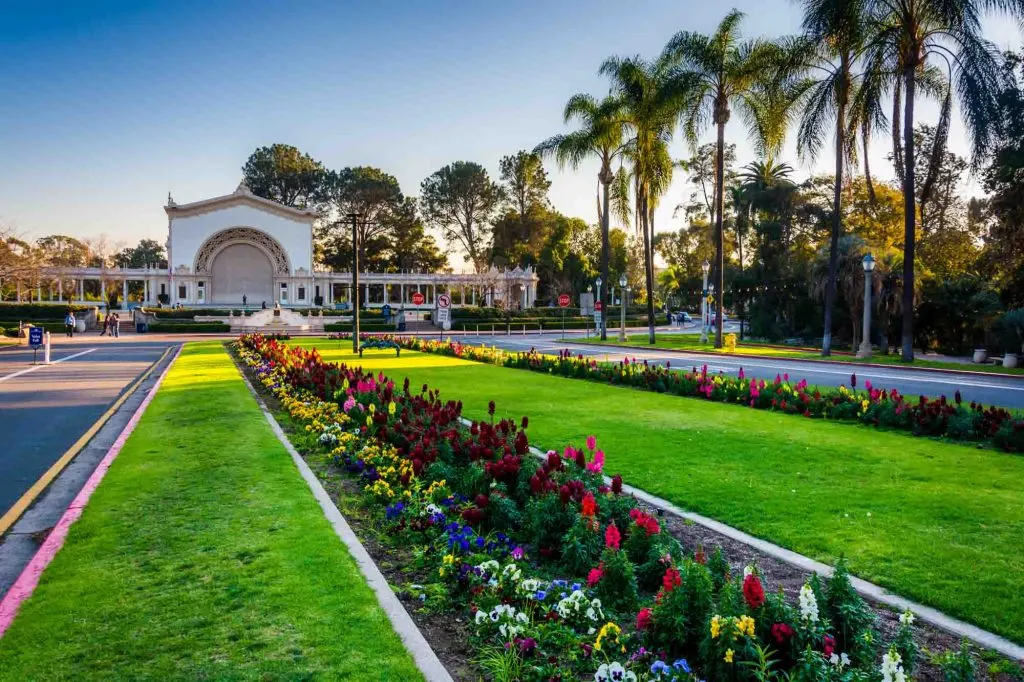  Going on a picnic at Balboa Park is one of the perfect date ideas in San Diego