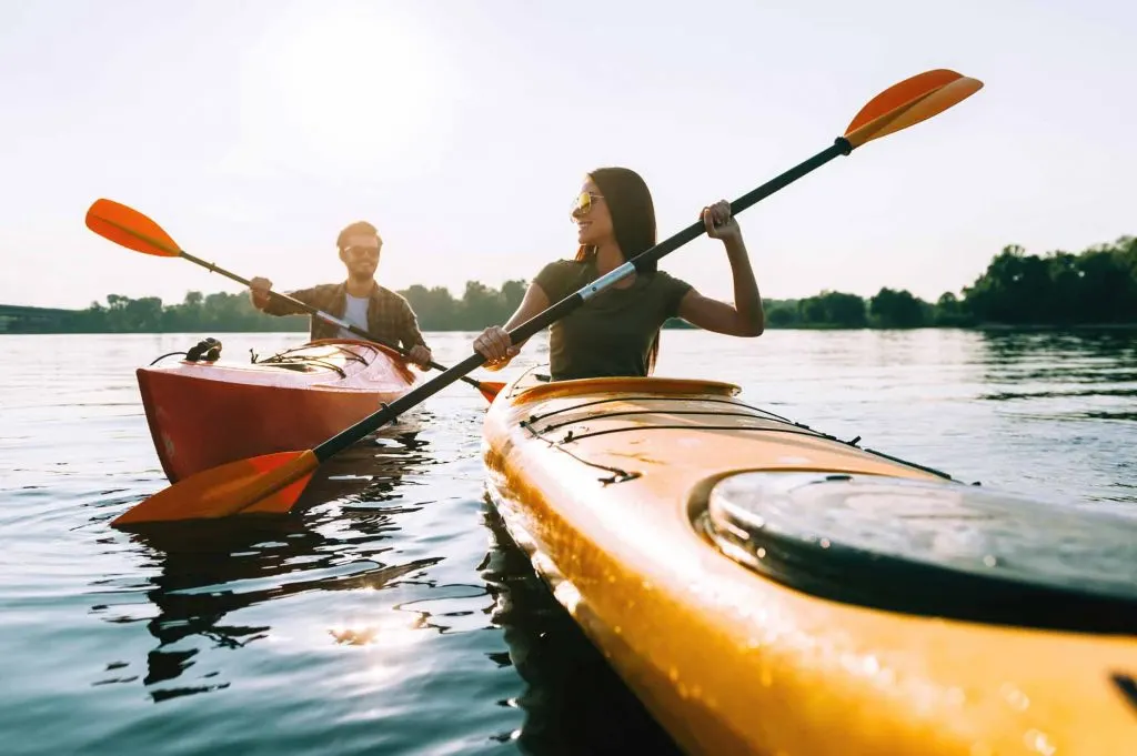 Couple kayaking in Dallas, Texas