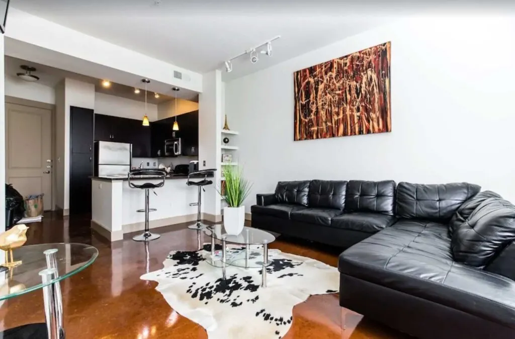 This Luxury Condo in Deep Ellum is one of the best Airbnb in Dallas 