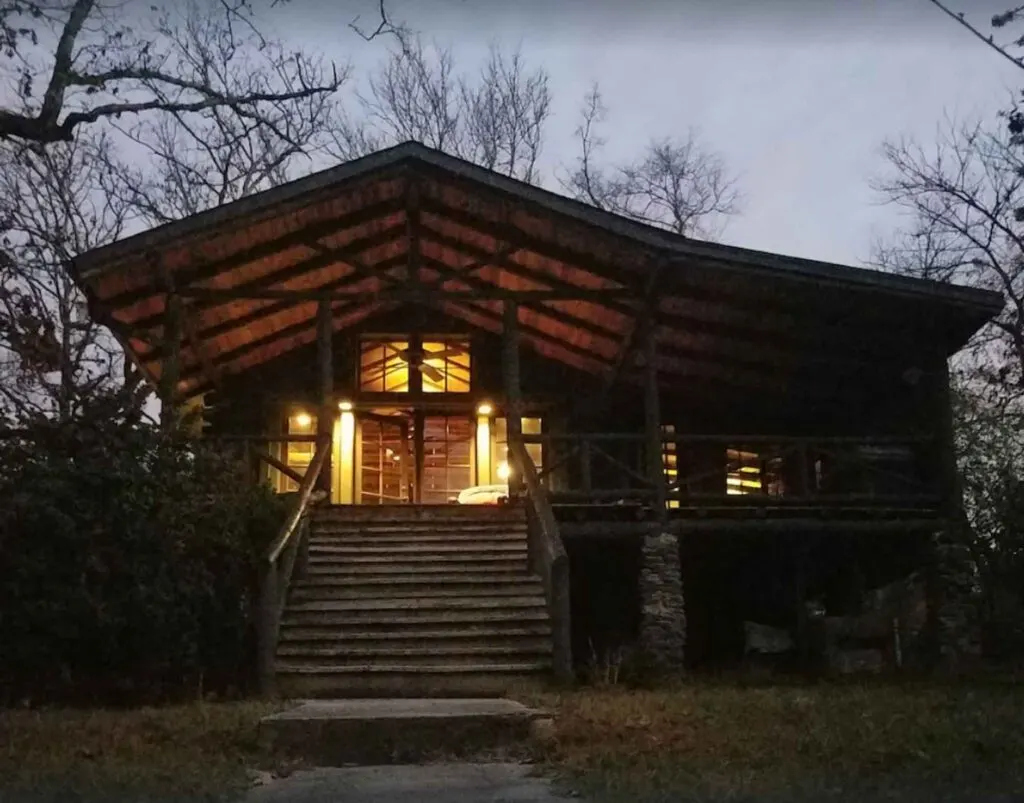 This intimate historic Log cabin is one of the best cabins in Arkansas
