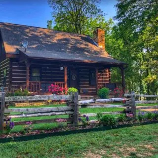 Bannock Lodge on the White River is one of the best cabins in Arkansas