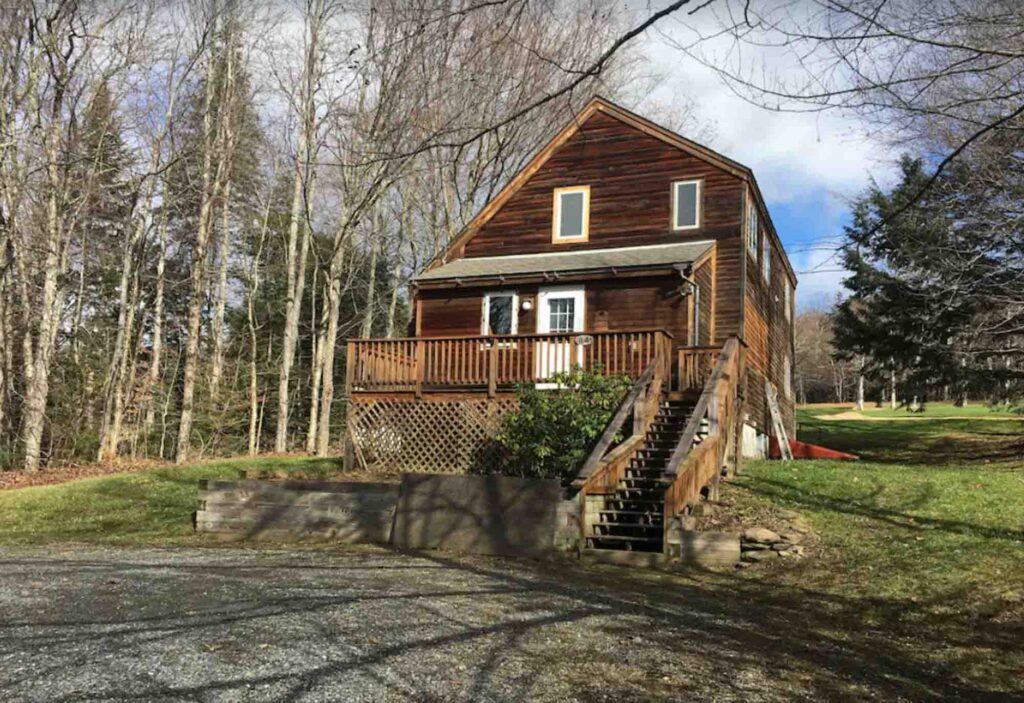 This Golf Course Home with Pool is one of the best cabins in Vermont