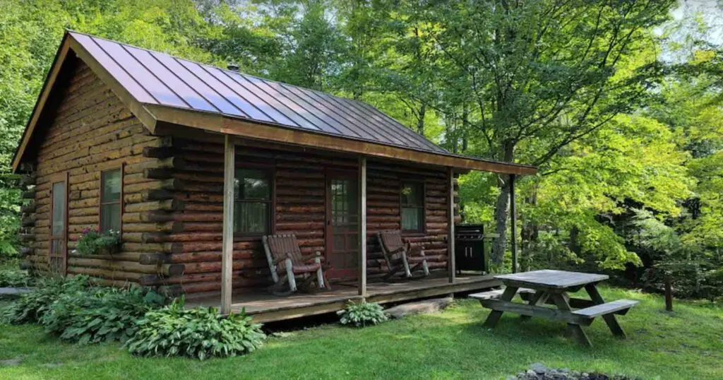 This Green Mountains Cabin is one of the romantic cabins in Vermont