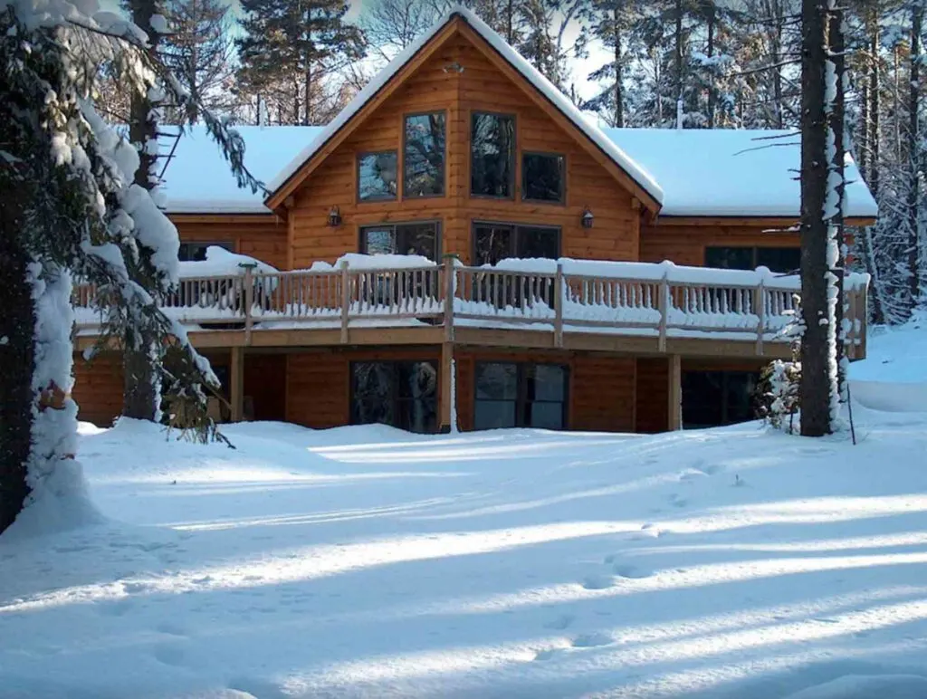 This private log home is one of the best cabins in Vermont