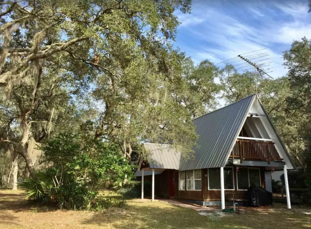 This Lakefront Forest Getaway is one of the best Florida cabins