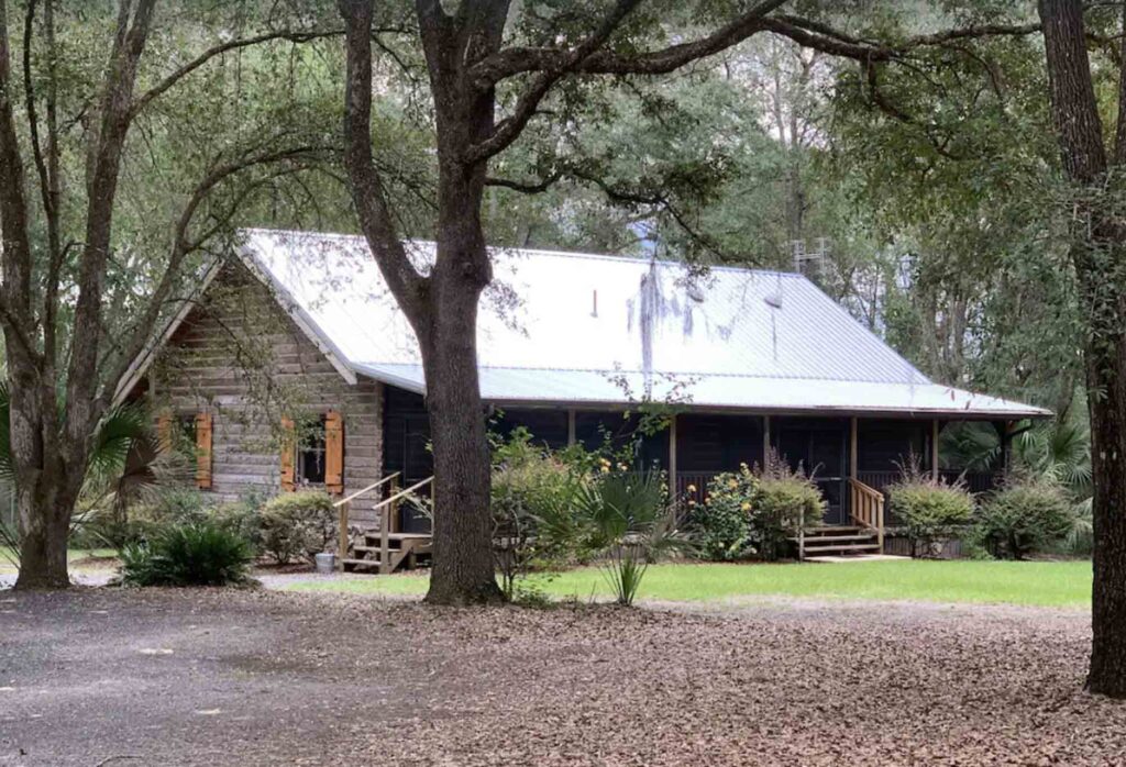 This log cabin guest house is one of the best cabins in Florid