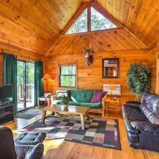 Walnut lakes cabin is a romantic retreat in Ohio