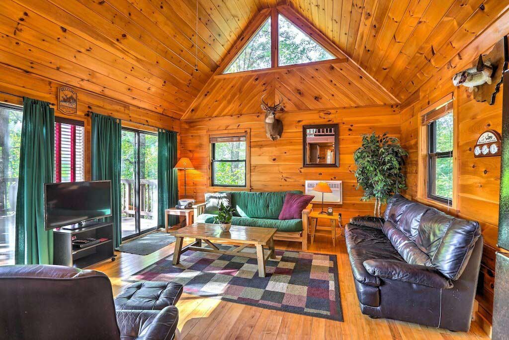 Walnut lakes cabin is a romantic retreat in Ohio