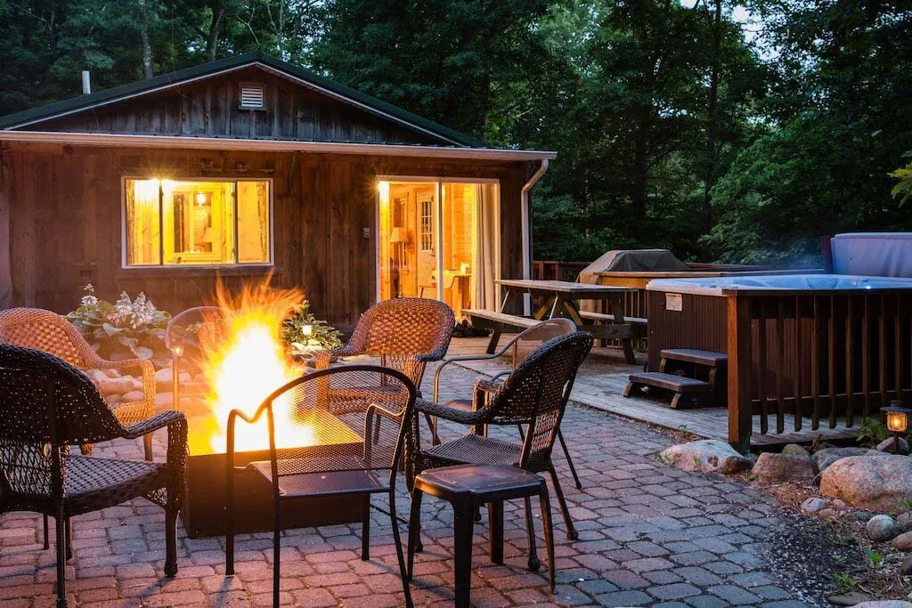 Whispering Pines is a romantic retreat in Ohio