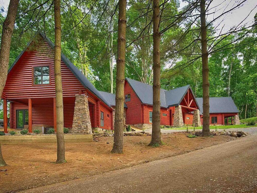 Deer's backyard cabin-Luxury Hocking Hills cabin
