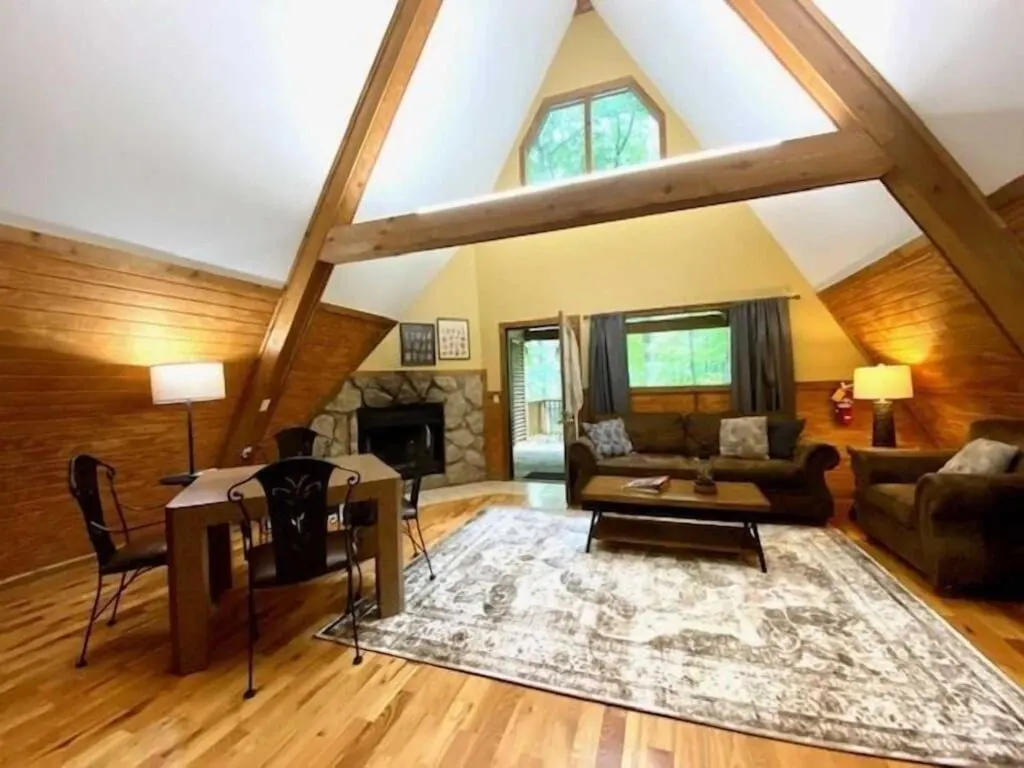 Clean and comfortable living room in a Hocking Hills romantic Ohio cabin