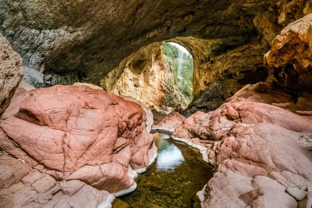 Natural arch in Tonto Natural Bridge in Arizona