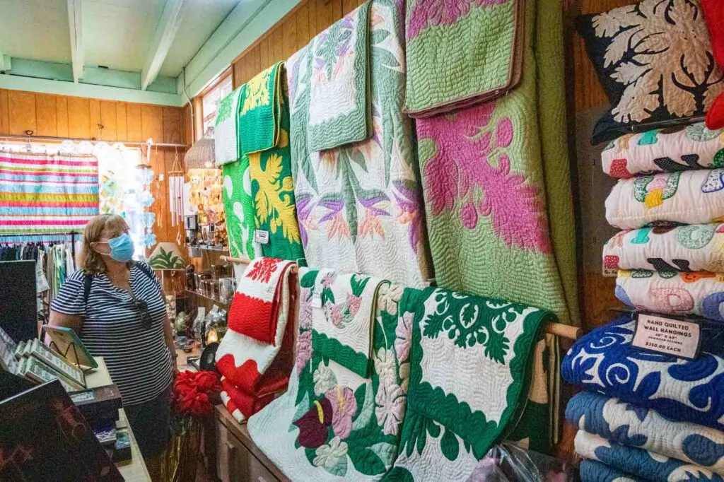 Hawaiian quilts similar to some quilts in the Kona Hawaiian Quilt Museum and Gallery
