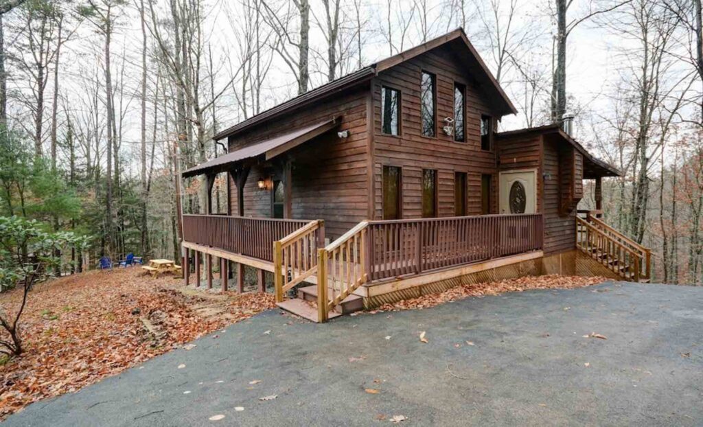 Newly remodeled Whispering Winds cabin with hot tub in Kentucky