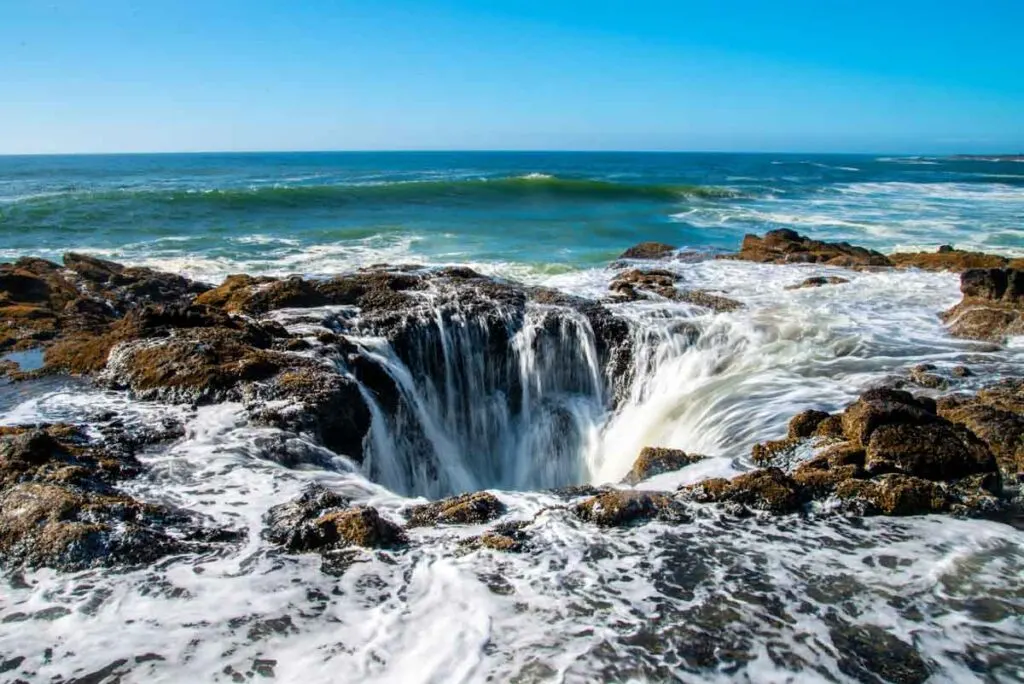 The spectacular Thor's well in Oregon